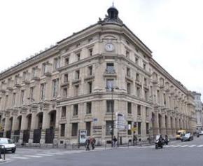 Paris finds its post office rue du Louvre, but no longer 24 hours a day
