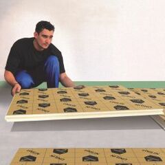 Polyurethane foam insulating plate for thermal and acoustic insulation of floors