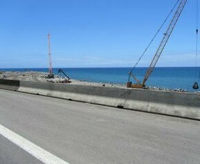 Ouverture partielle à la Réunion de la nouvelle route du littoral construite sur...