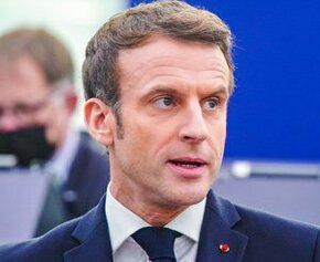 Macron propose un pacte de décarbonation aux industriels les plus...