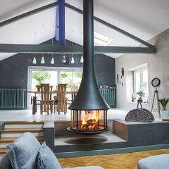 Fireplace that offers a 360 ° view of the flame in a hanging or wall version