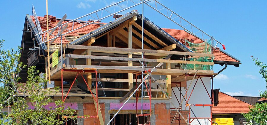 New real estate: building permits issued up year on year, despite a slowdown