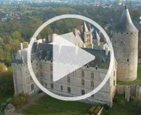 Le château de Châteaudun vu du ciel, le premier château de la Loire entre Moyen Âge et...