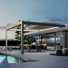 Bioclimatic pergola with retractable roof