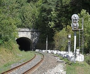 On the French-Italian border, tunnel delays reinforce isolation