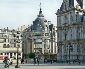 The Parisian Bazar de l'Hôtel de Ville (BHV) in the bosom of a small real estate company...