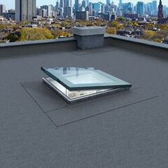 Fenêtre autonome pour toit plat alimentée par l'énergie solaire