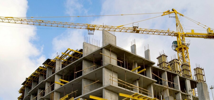 Le nombre de permis de construire continue de chuter sur 12 mois confirmant la profonde crise de la construction