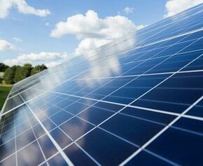TotalEnergies vise "8 à 9 GW" d'installations photovoltaïque pour...