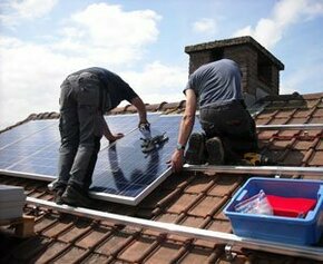 Collecte record de panneaux solaires en fin de vie en 2023, qui pourrait...