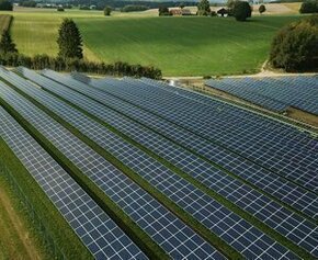 Dans les monts d'Auvergne, les maires restent tiraillés face aux éoliennes et...