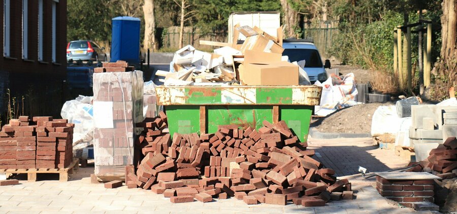 Réemployer brique, béton ou ardoise, un nouveau chantier pour le bâtiment