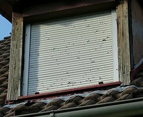 Installer un volet roulant électrique : focus sur l'interrupteur et la prise