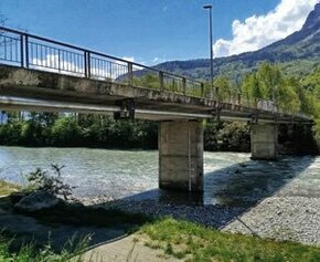 Surveiller sur deux ans pour décider : un suivi structurel en conditions réelles