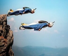 NGE parraine 2 wingsuiters savoyards pour leur tentative de record du monde