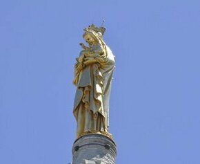 La basilique Notre-Dame de la Garde, emblème de Marseille, commence à...