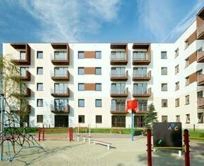 Les objectifs de construction de logements sociaux et de décarbonation sont...