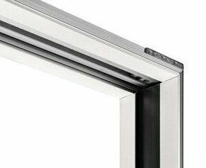 Eclisse Innove avec des profils apprêtés pour les châssis de portes...