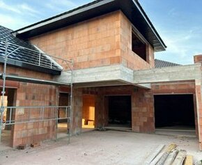 Subtil Conception construit une maison individuelle de 260 m2 à Fréthun avec...