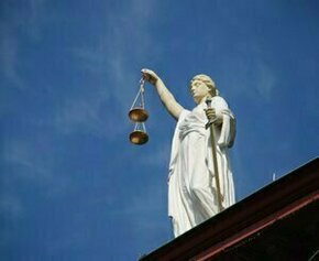 Manque d'accès aux HLM pour les plus précaires : huit préfets assignés en justice