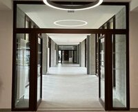 MAF Atlantique innove avec Aura : la première porte va-et-vient pare-flamme E30 à pivot linteau