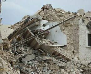 En Indonésie, au moins un mort et 79 blessés dans l'effondrement d'un...