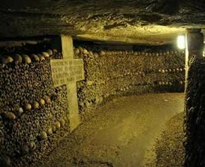 Dernières balades entre les morts avant travaux aux Catacombes de Paris