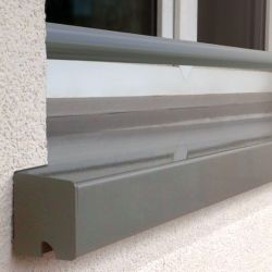 Aluminum window sill system for insulated facade