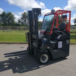 Multidirectional compact forklift