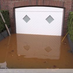 La seule porte de garage qui résiste aux inondations lors des crues ou des fortes pluies