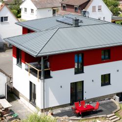 Zinc laqué coloré pour toiture, façade et évacuation des eaux pluviales