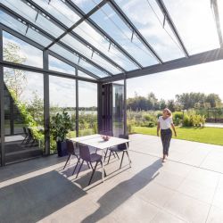Aluminum conservatory with thermal insulation
