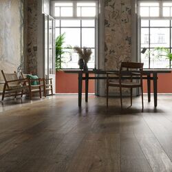 Parquet that reinterprets the shape and size of the planks